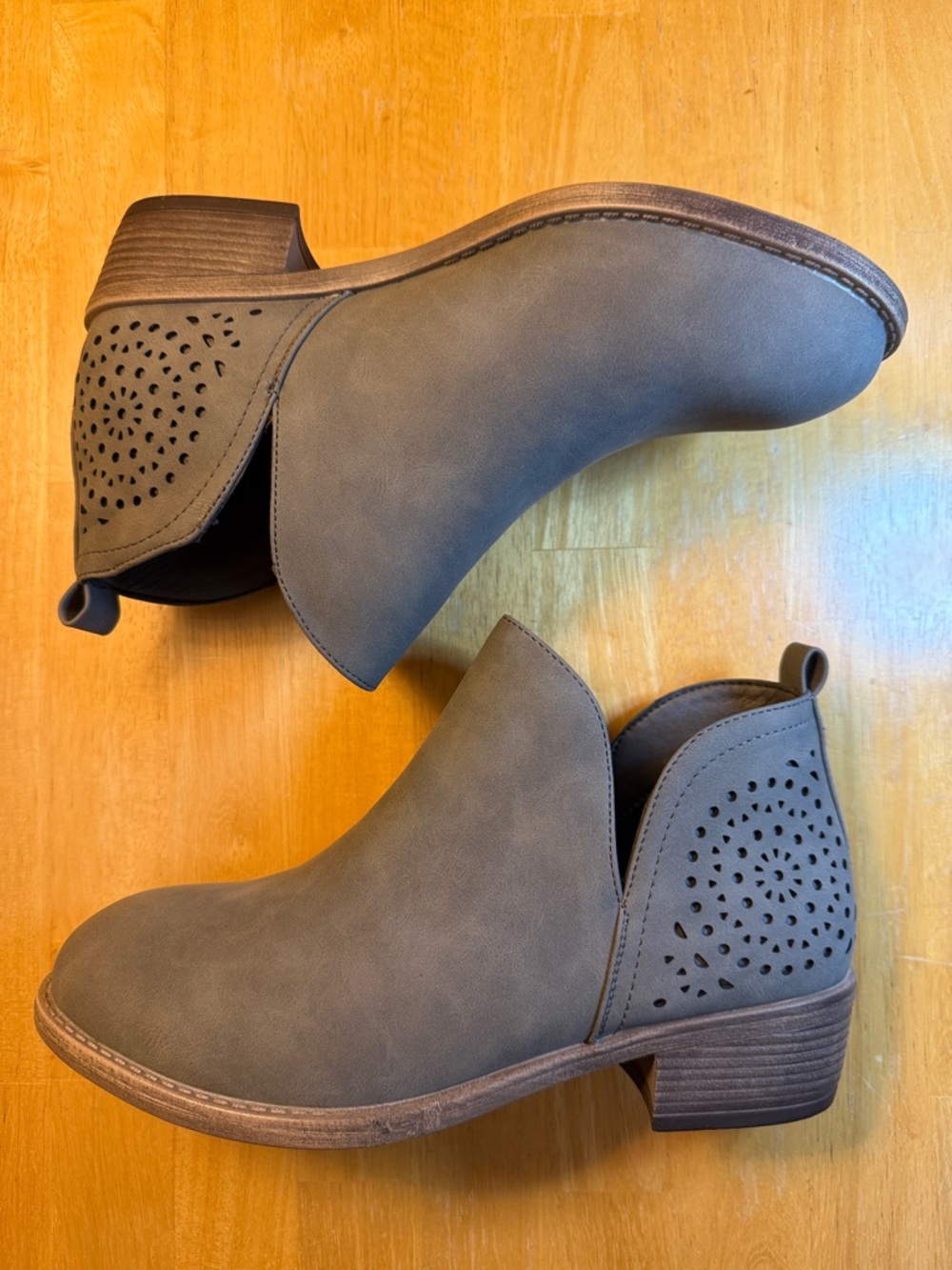 Vepose Taupe Cutout Ankle Booties